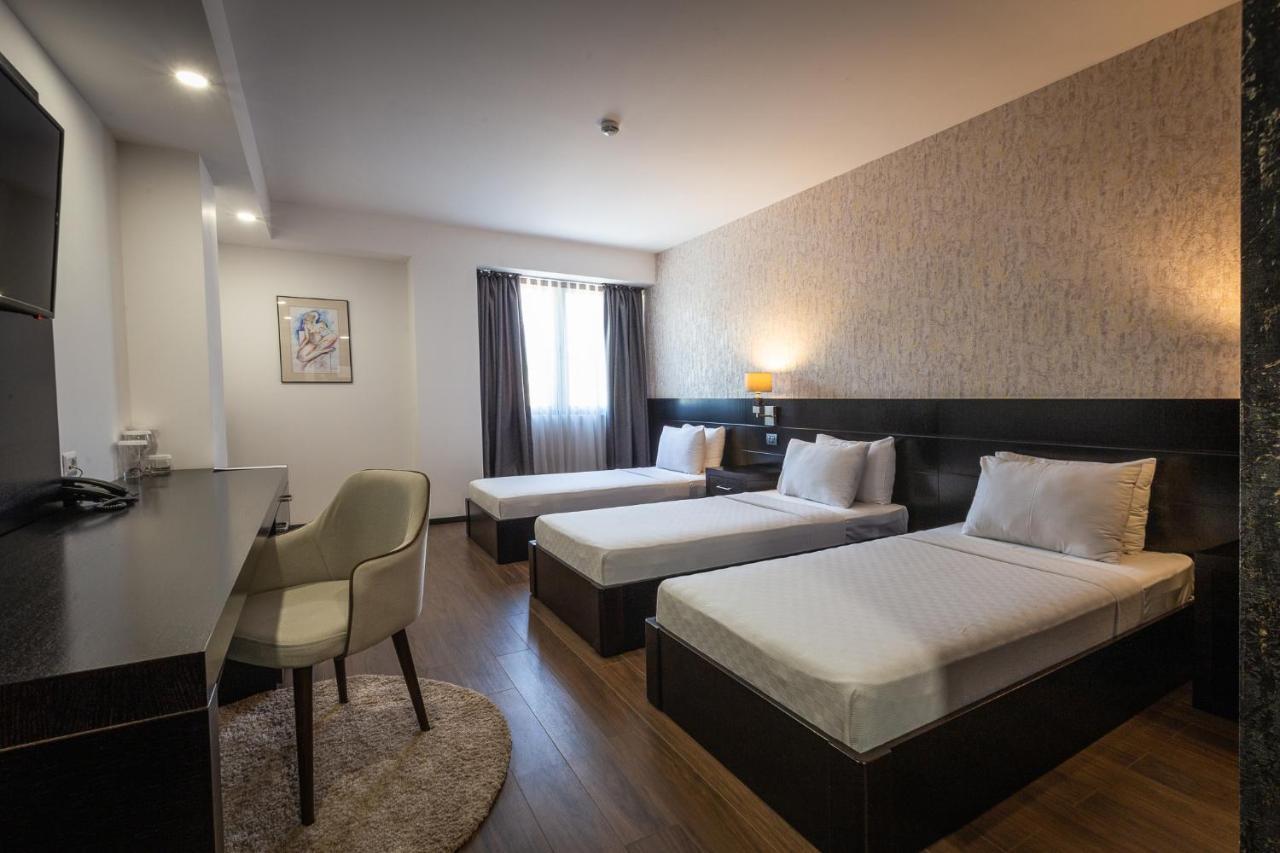 Hotel Sky Gevgelija Exteriér fotografie A room at the hotel