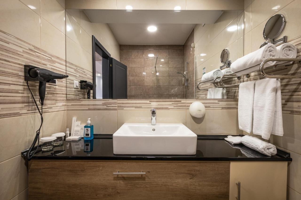 Hotel Sky Gevgelija Exteriér fotografie Bathroom in a hotel