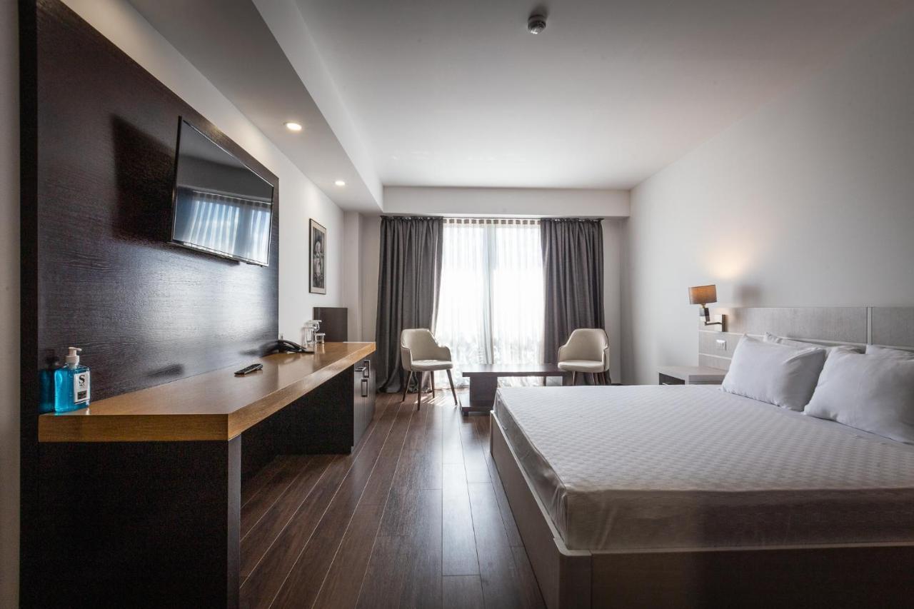Hotel Sky Gevgelija Exteriér fotografie A room at the hotel