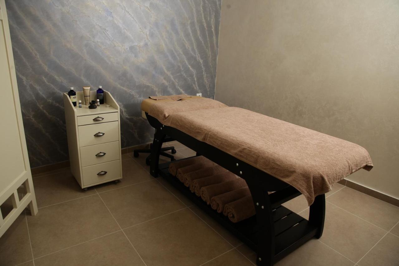 Hotel Sky Gevgelija Exteriér fotografie Massage table