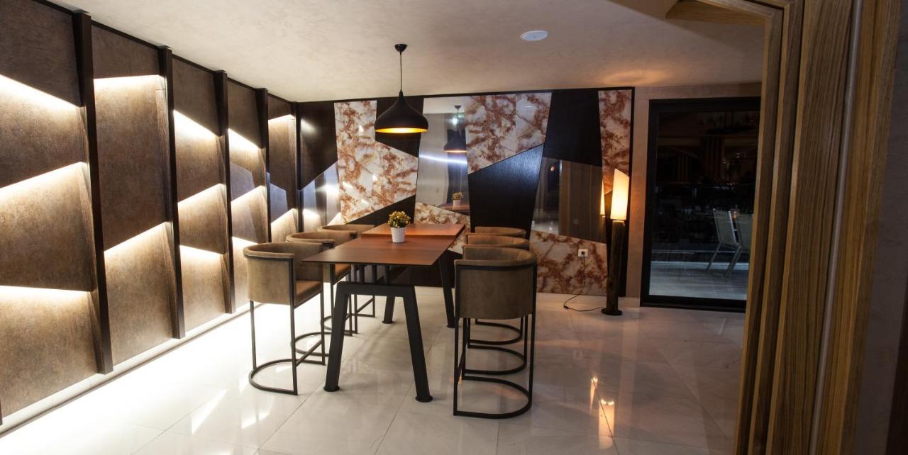 Hotel Sky Gevgelija Exteriér fotografie The bar at the hotel