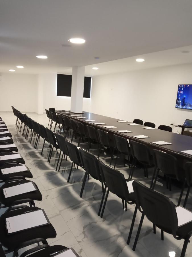 Hotel Sky Gevgelija Exteriér fotografie The boardroom at the National Museum of the Marine Corps