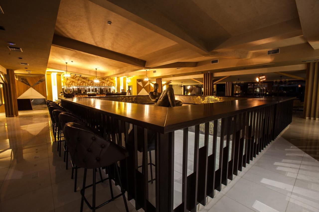 Hotel Sky Gevgelija Exteriér fotografie The bar at the 101 lounge