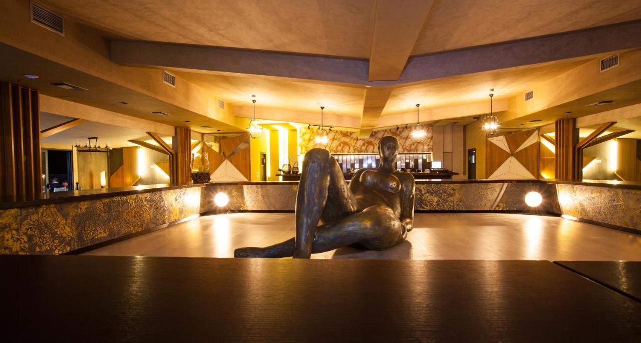 Hotel Sky Gevgelija Exteriér fotografie The interior of the hotel