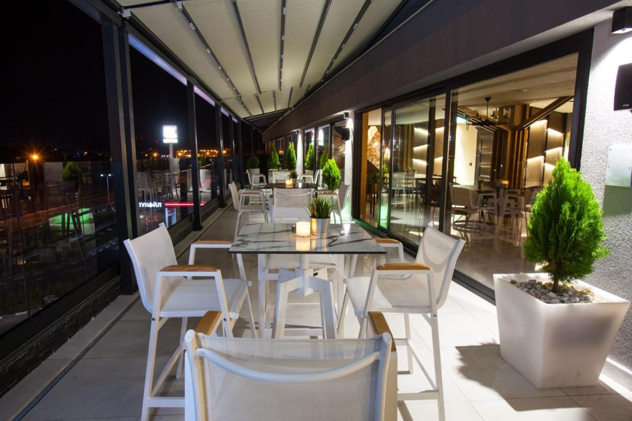 Hotel Sky Gevgelija Exteriér fotografie The Sky Bar