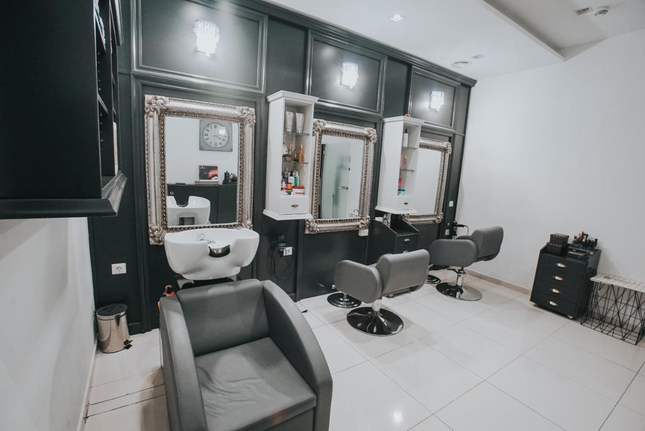 Hotel Sky Gevgelija Exteriér fotografie Hair salon in Dubai