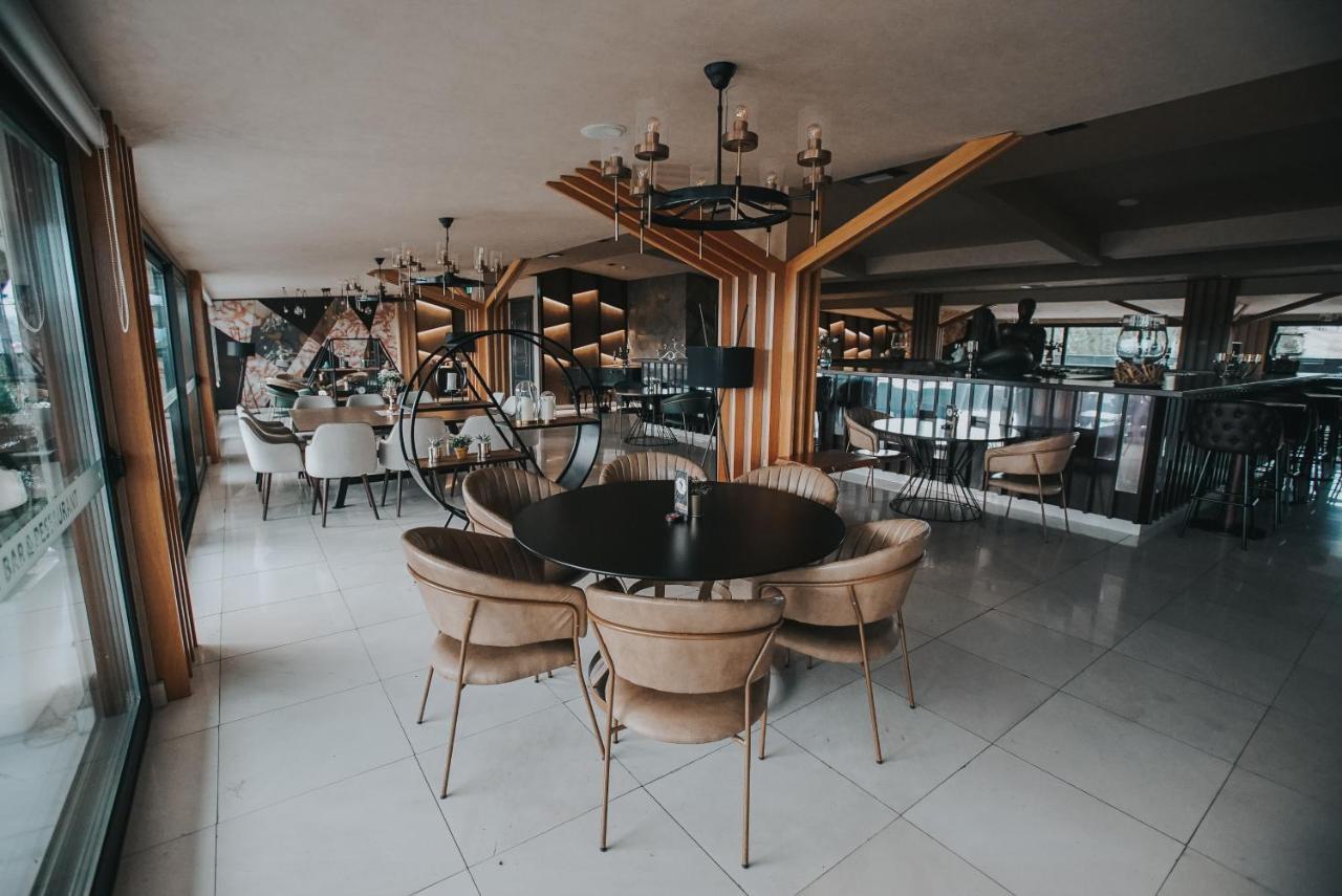 Hotel Sky Gevgelija Exteriér fotografie The interior of the restaurant