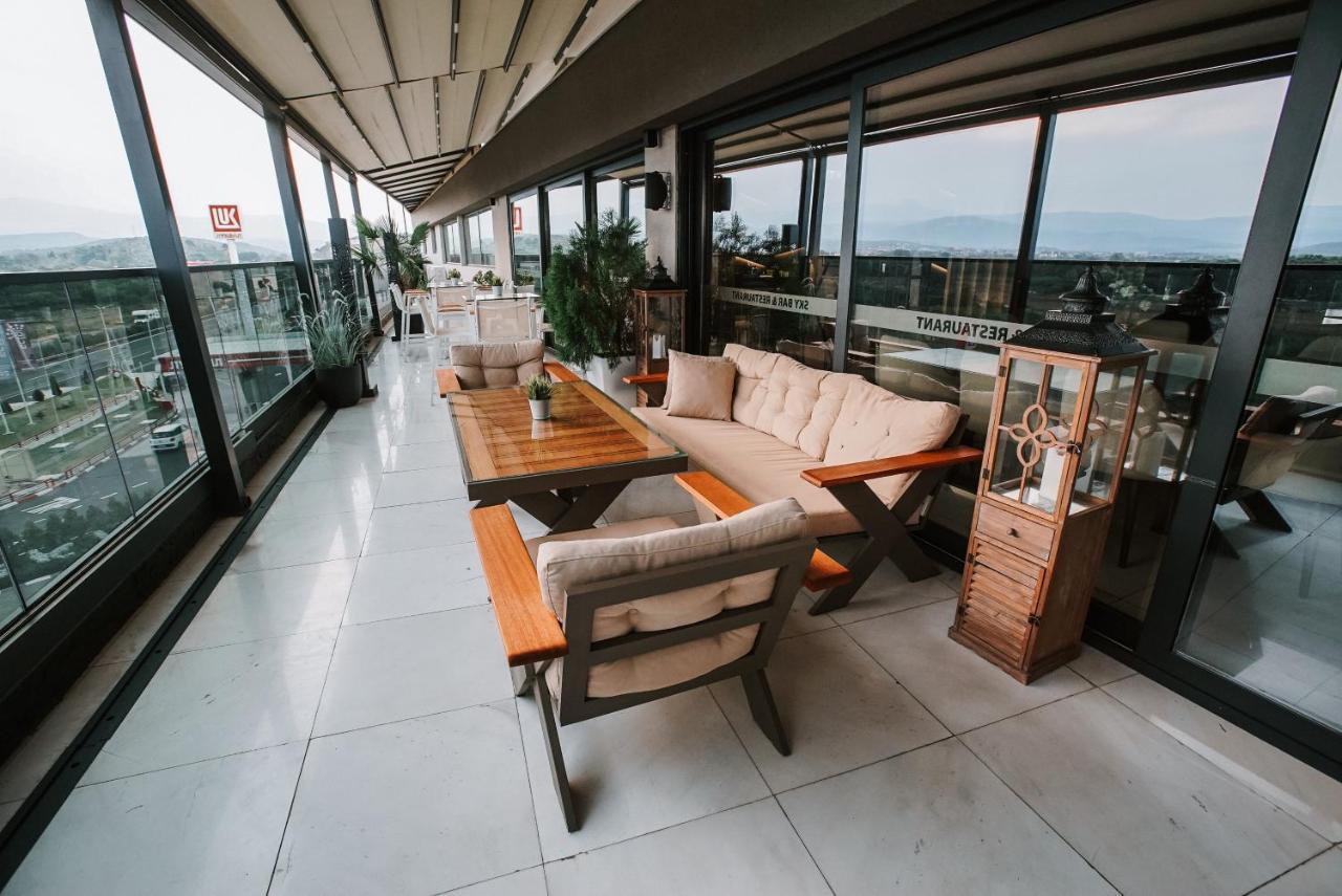 Hotel Sky Gevgelija Exteriér fotografie Skyline Bar